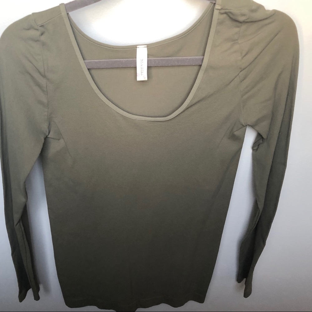 Olive Long Sleeve Smeanless Scoop neck